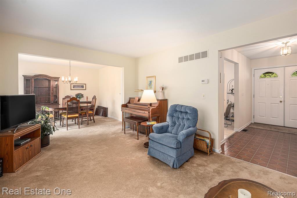 5982 Slate Drive, Troy, MI 48085 — Photo 8