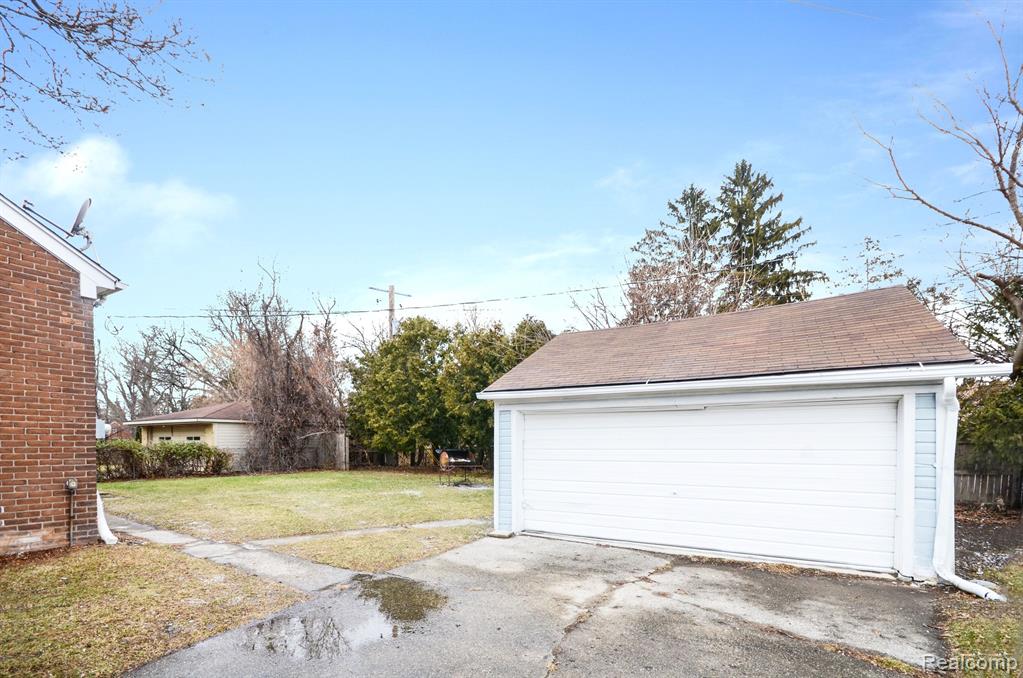 15065 Lincoln Avenue, Eastpointe, MI 48021 — Photo 24