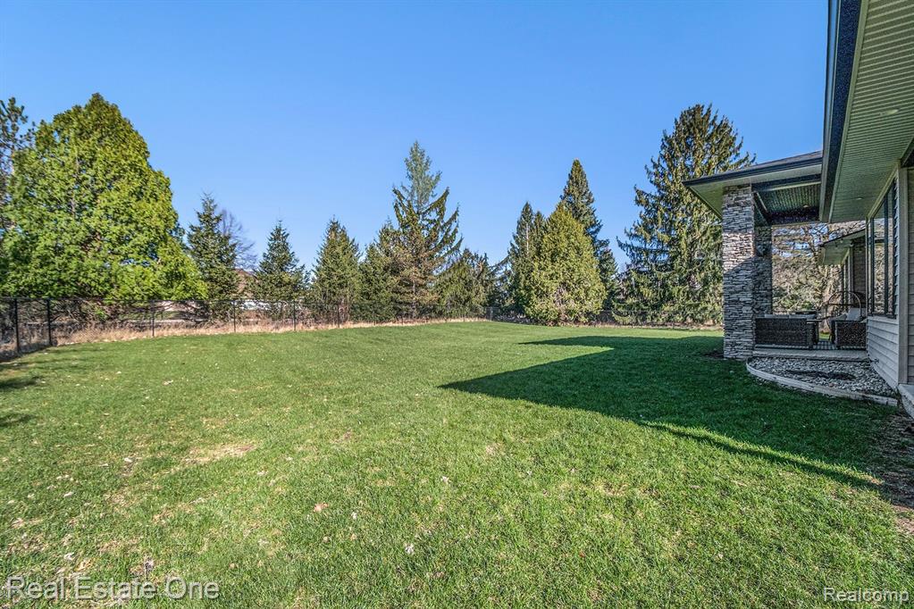 8481 Holcomb Road, Clarkston, MI 48348 — Photo 23