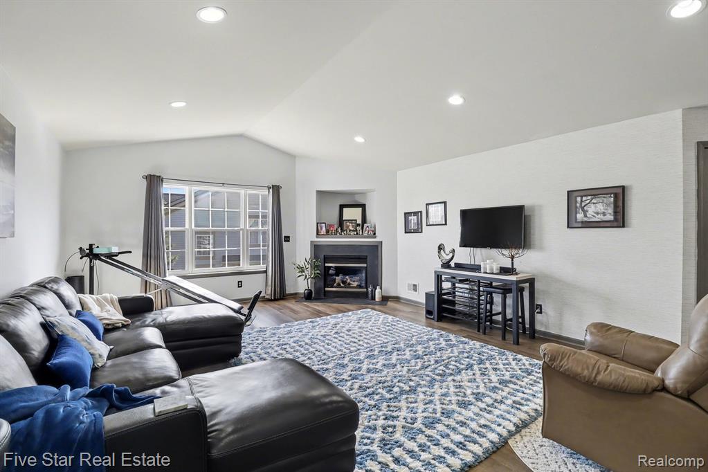 153 S Vista, Auburn Hills, MI 48326 — Photo 4