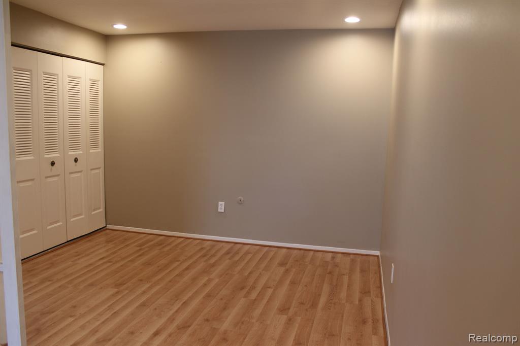 922 CHESTNUT HILL Drive, Auburn Hills, MI 48326 — Photo 2