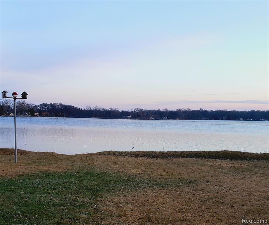 9560 Bluewater Drive, Pinckney, MI 48169 — Photo 3