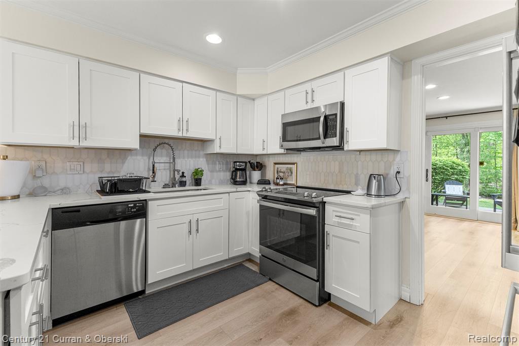 5 Timberlane Court, Dearborn, MI 48126 — Photo 13