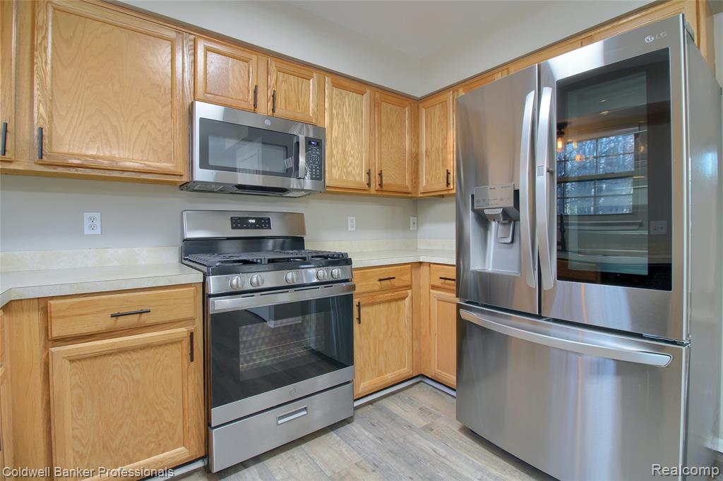 41816 White Tail Lane, Canton, MI 48188 — Photo 13