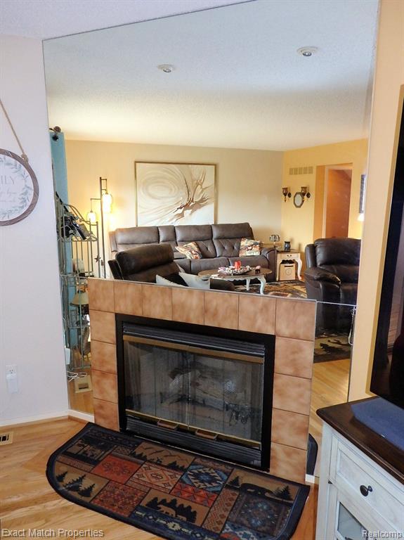 6896 NORTHCREST Way E, 15, Clarkston, MI — Photo 19