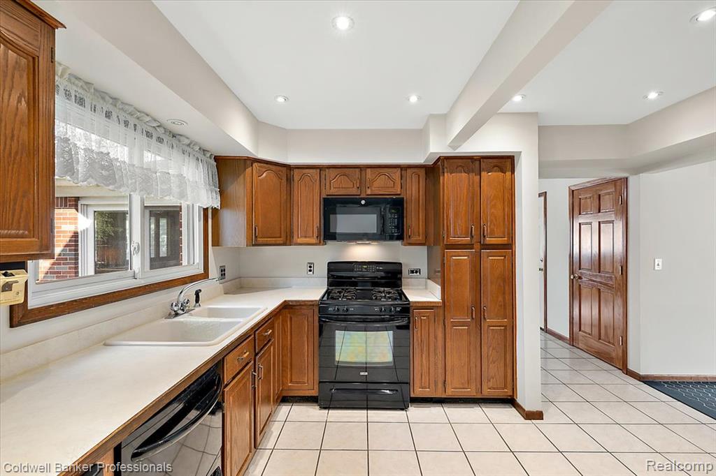 78 Carter Drive, Troy, MI 48098 — Photo 14