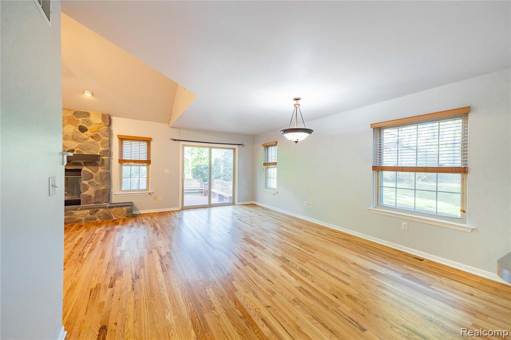 751 Lochaven Road, Waterford, MI 48327 — Photo 11