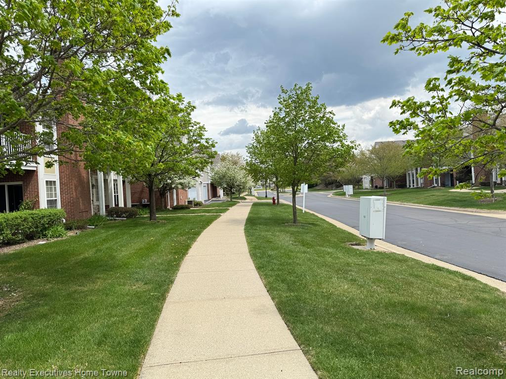 5685 PINE AIRES Drive, Sterling Heights, MI 48314 — Photo 19
