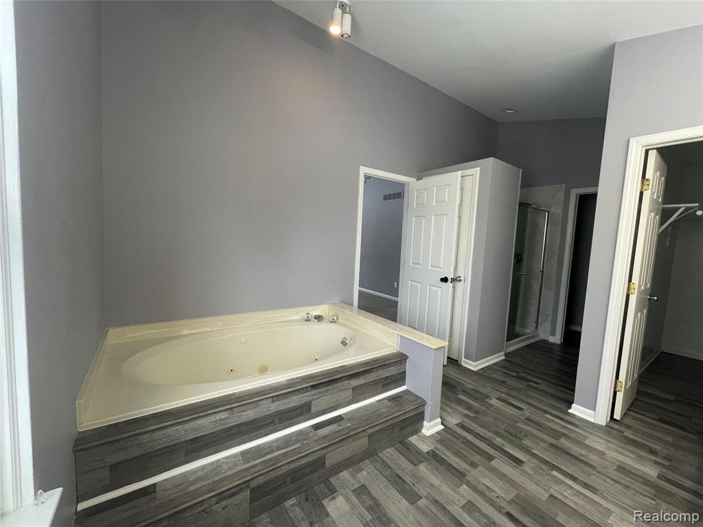 45225 Yorkshire Drive, Novi, MI — Photo 18