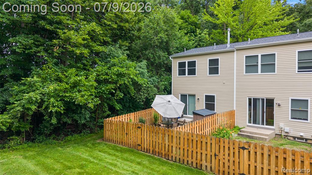 930 Little Hill Court, Rochester Hills, MI 48307 — Photo 9