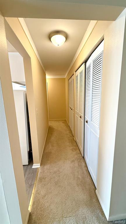 470 FOX HILLS Drive N, Bloomfield Hills, MI 48304 — Photo 11