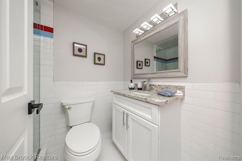 4659 LINWOOD Street, West Bloomfield, MI 48324 — Photo 52