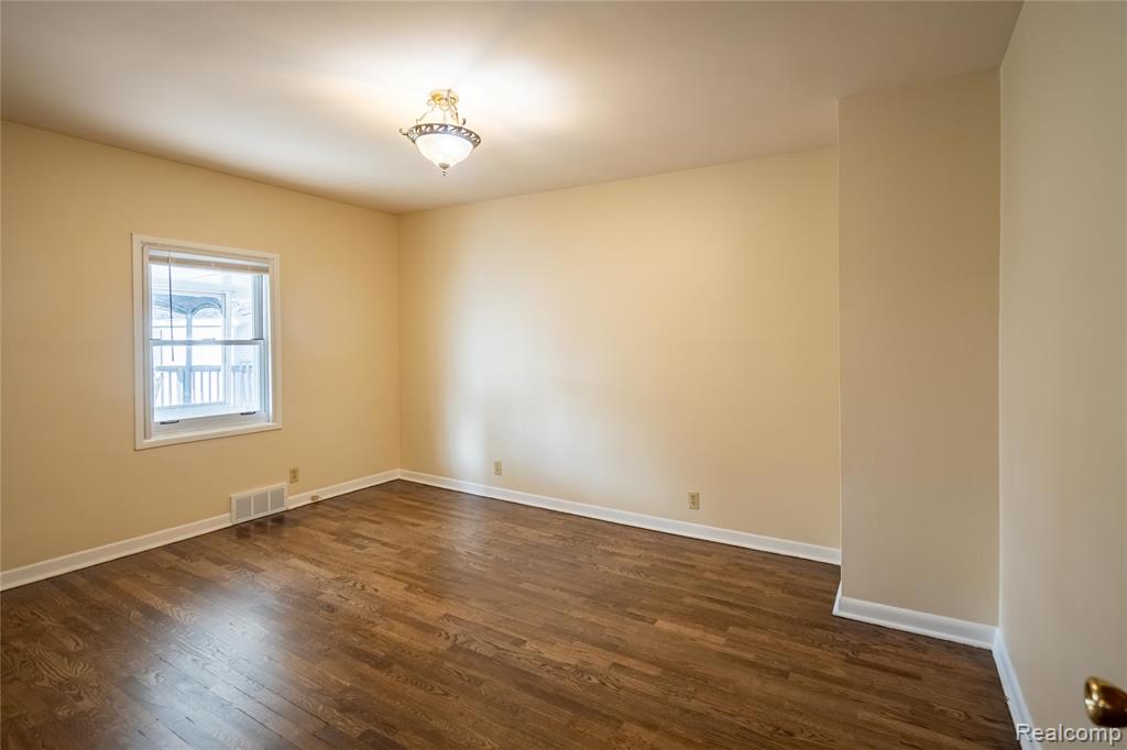 8354 Fenton Road, Grand Blanc, MI 48439 — Photo 9