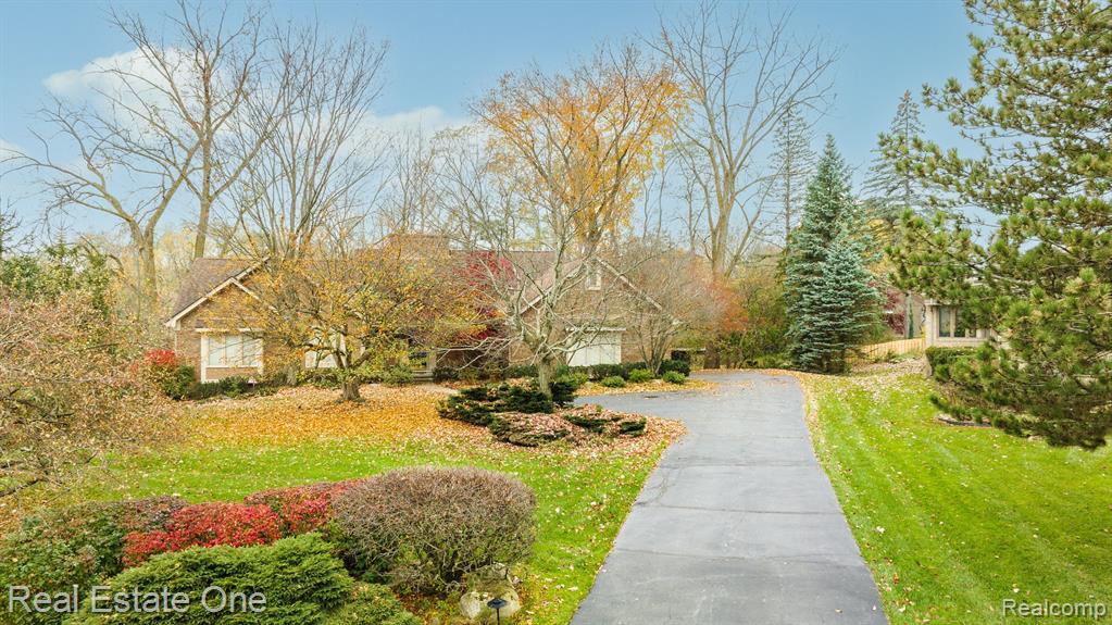 4342 MEADOW Lane, Orchard Lake Village, MI 48323 — Photo 2