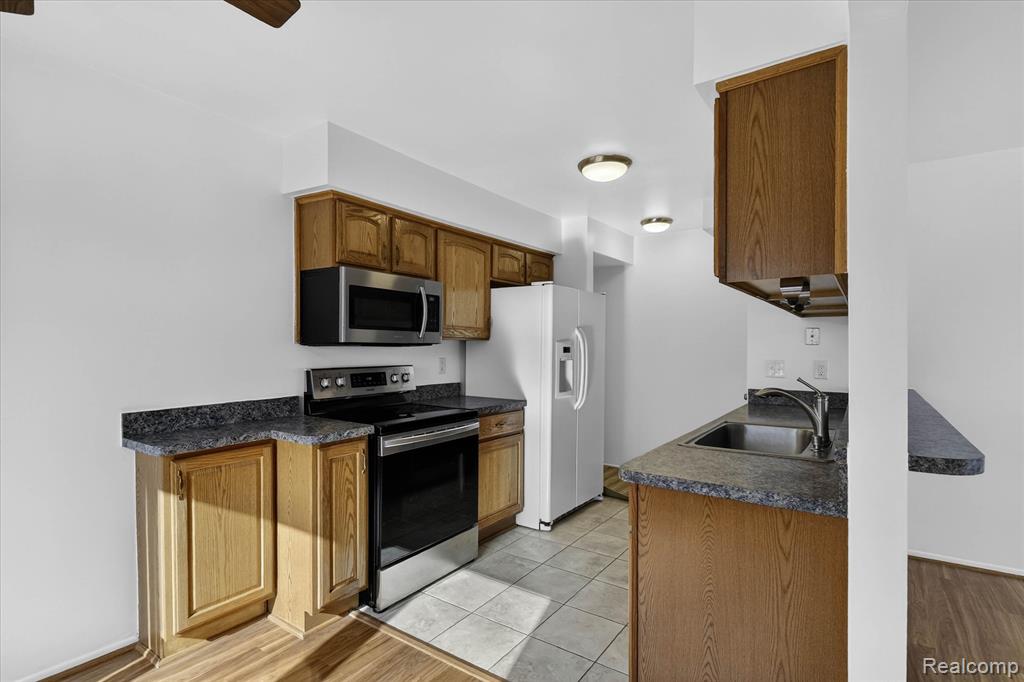 2736 Glenbridge Court, Ann Arbor, MI 48104 — Photo 18