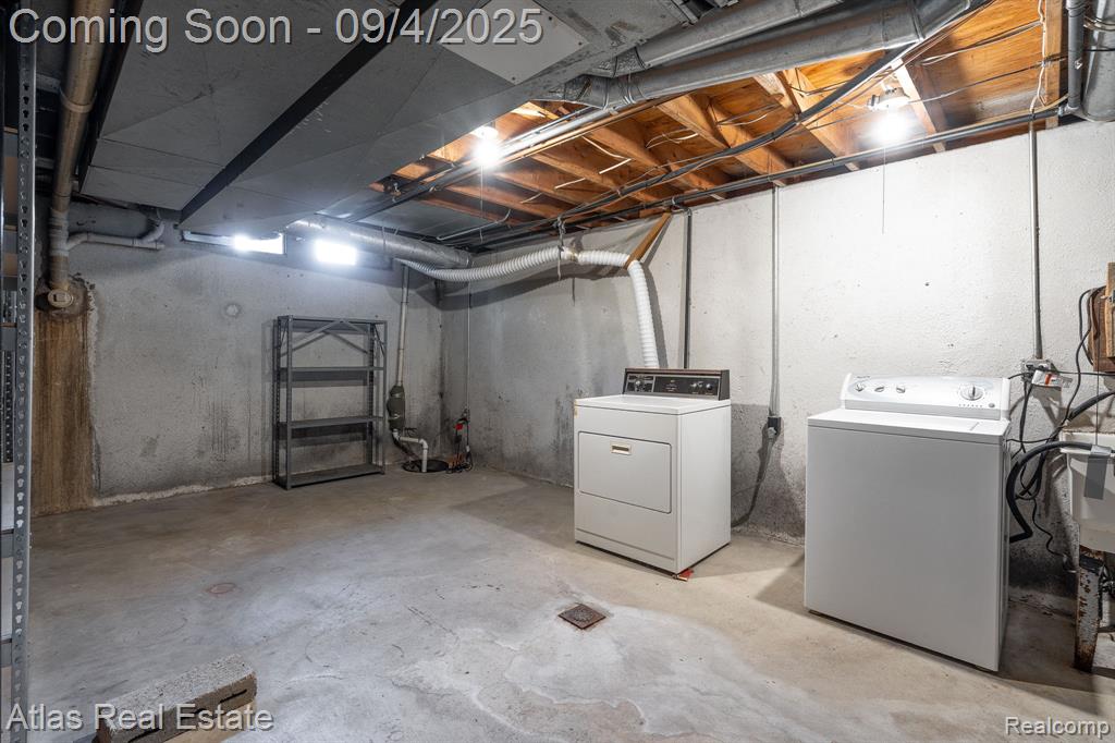 8557 Henderson Road, Goodrich Vlg, MI — Photo 37