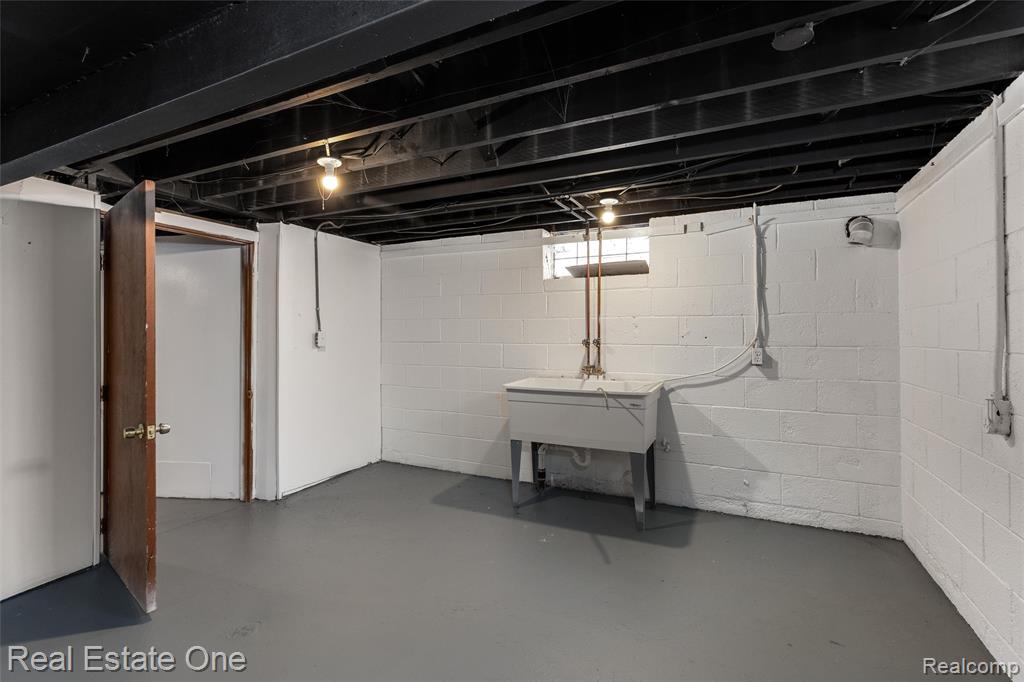 19196 Berden Street, Grosse Pointe, MI 48236 — Photo 26