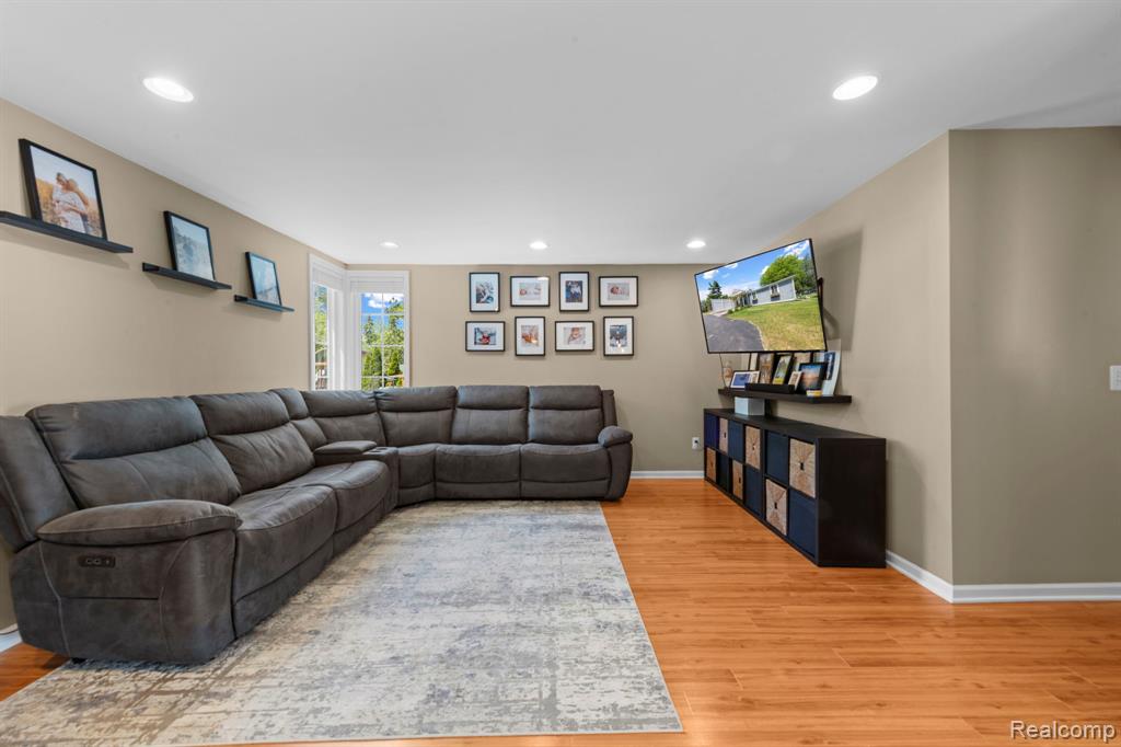 1570 Tamson Street, West Bloomfield, MI 48324 — Photo 14