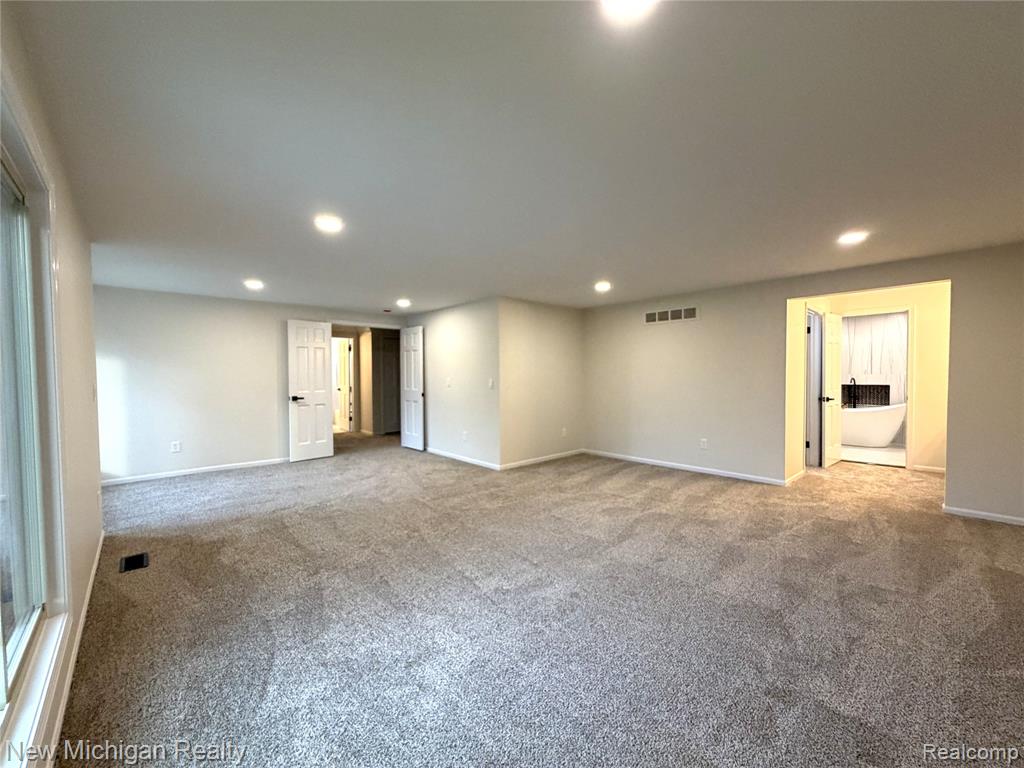 650 Deerfield Court, Rochester Hills, MI 48309 — Photo 22