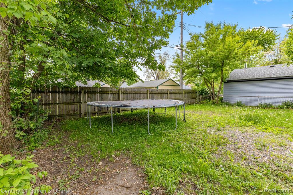 80 E MAHAN Avenue, Hazel Park, MI 48030 — Photo 29