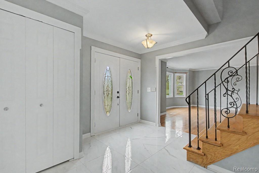 5394 Pond Bluff Drive, West Bloomfield, MI 48323 — Photo 2