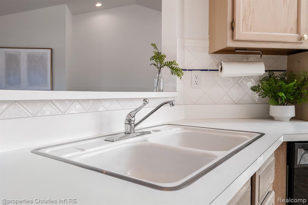 42833 HUNT CLUB Boulevard, Sterling Heights, MI 48314 — Photo 18