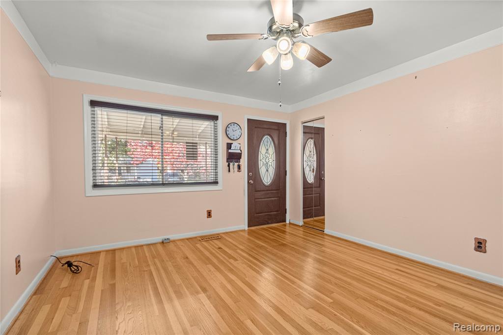 4915 Raymond Avenue, Dearborn Heights, MI 48125 — Photo 5