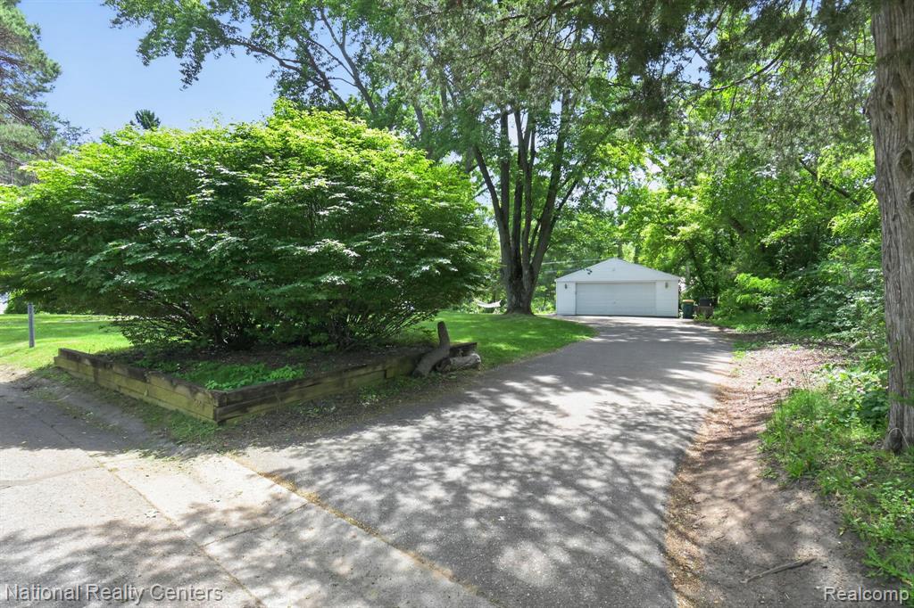 2465 Fairbury, Wixom, MI 48393 — Photo 40