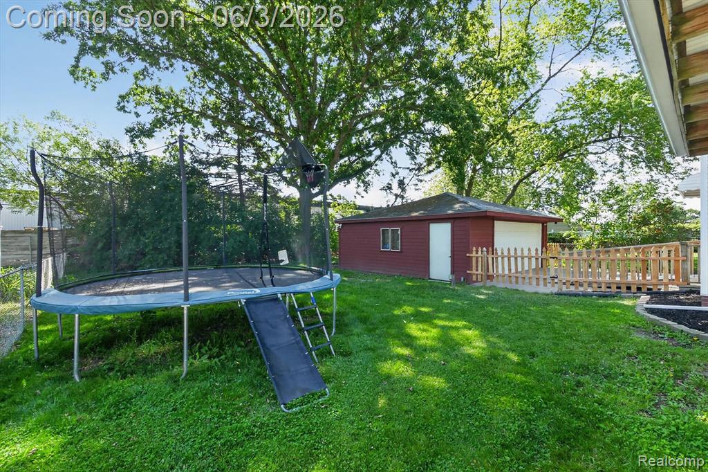 512 Redwood Drive, Troy, MI 48083 — Photo 35