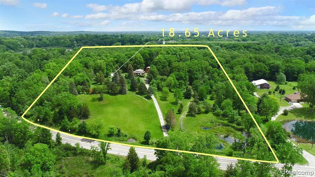 1050 Teggerdine Road, White Lake, MI