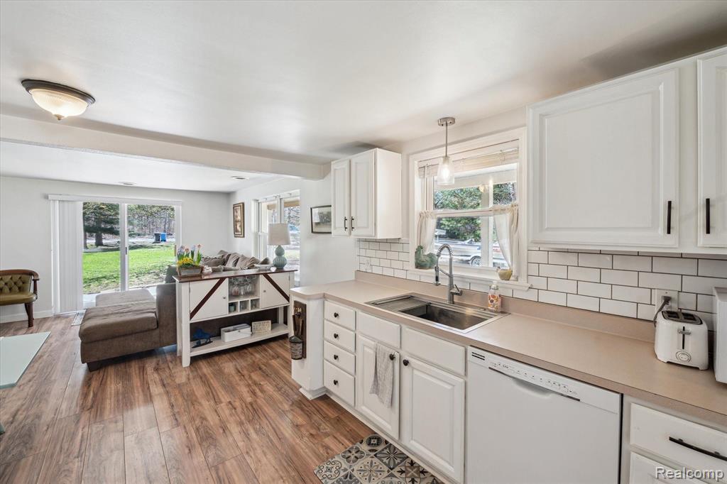 7847 HERBST Road, Brighton, MI 48114 — Photo 14