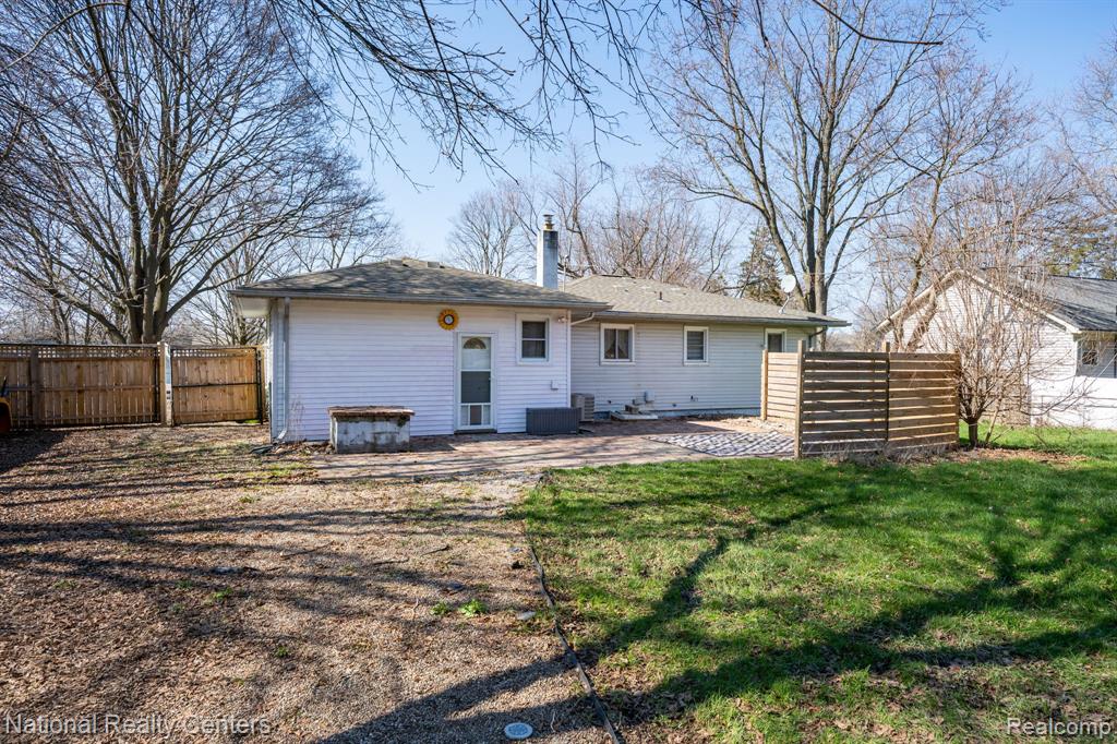 2654 Hatton Road, Auburn Hills, MI 48326 — Photo 28