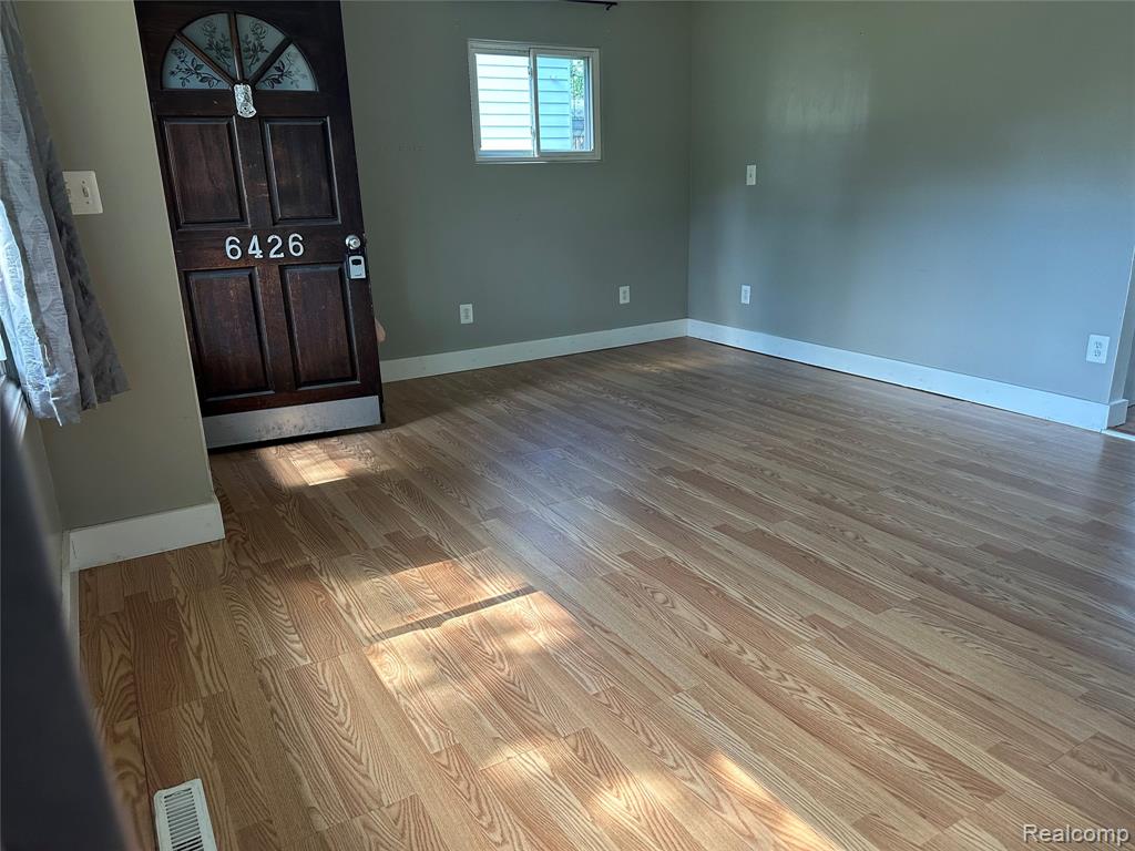 6426 Williams Lake Road, Waterford, MI 48329 — Photo 6