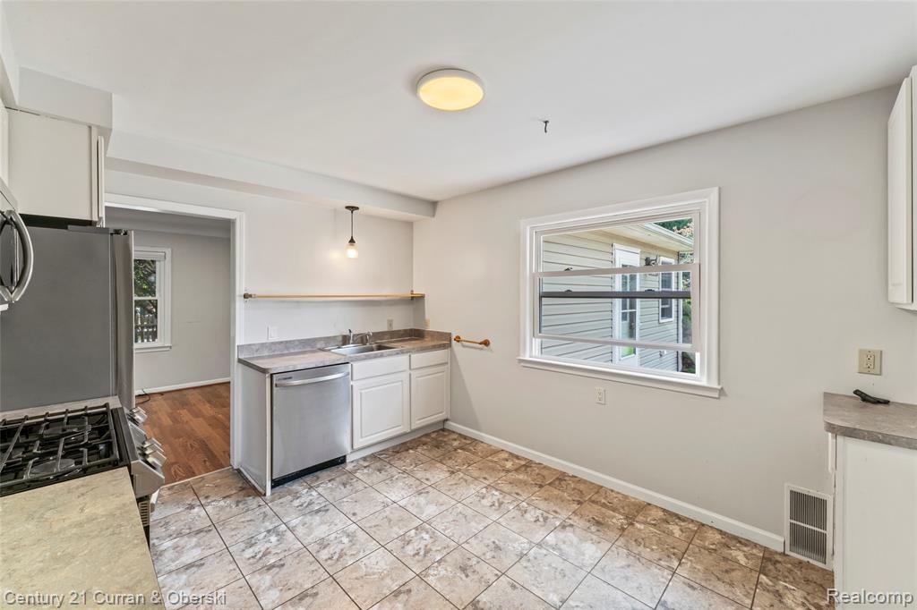 505 Hollywood Avenue, Grosse Pointe Woods, MI 48236 — Photo 9