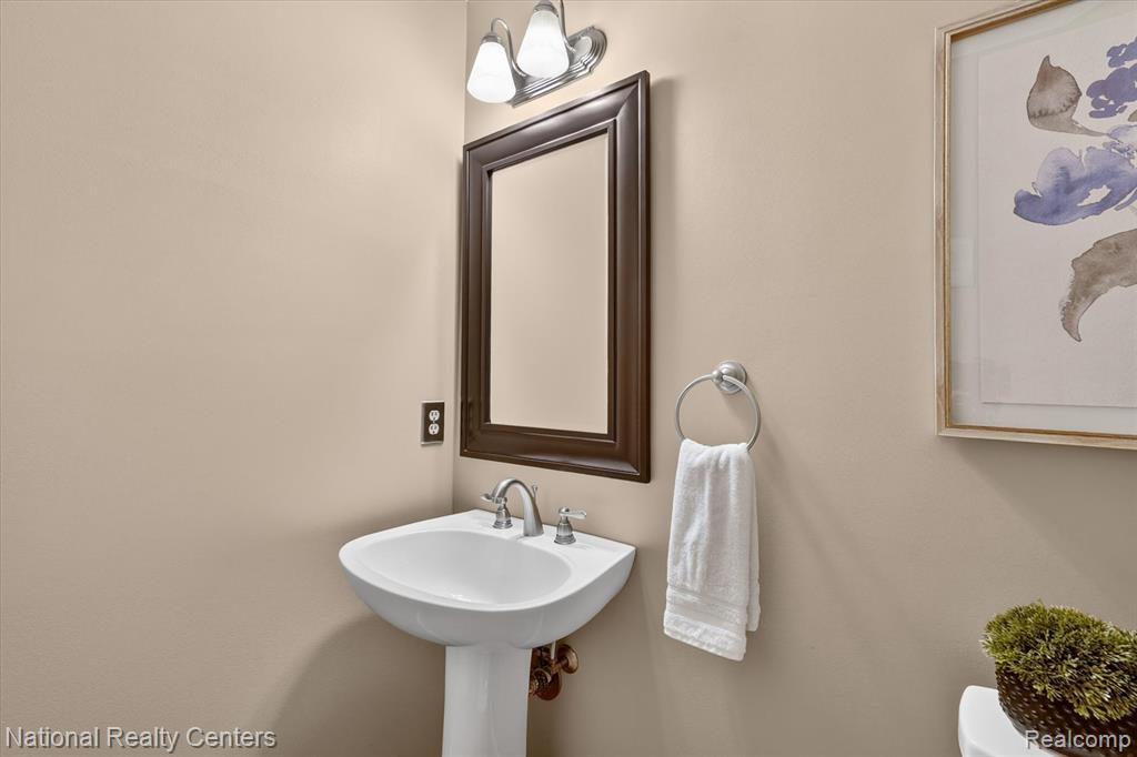9326 Park Lane, Commerce Twp, MI 48382 — Photo 22