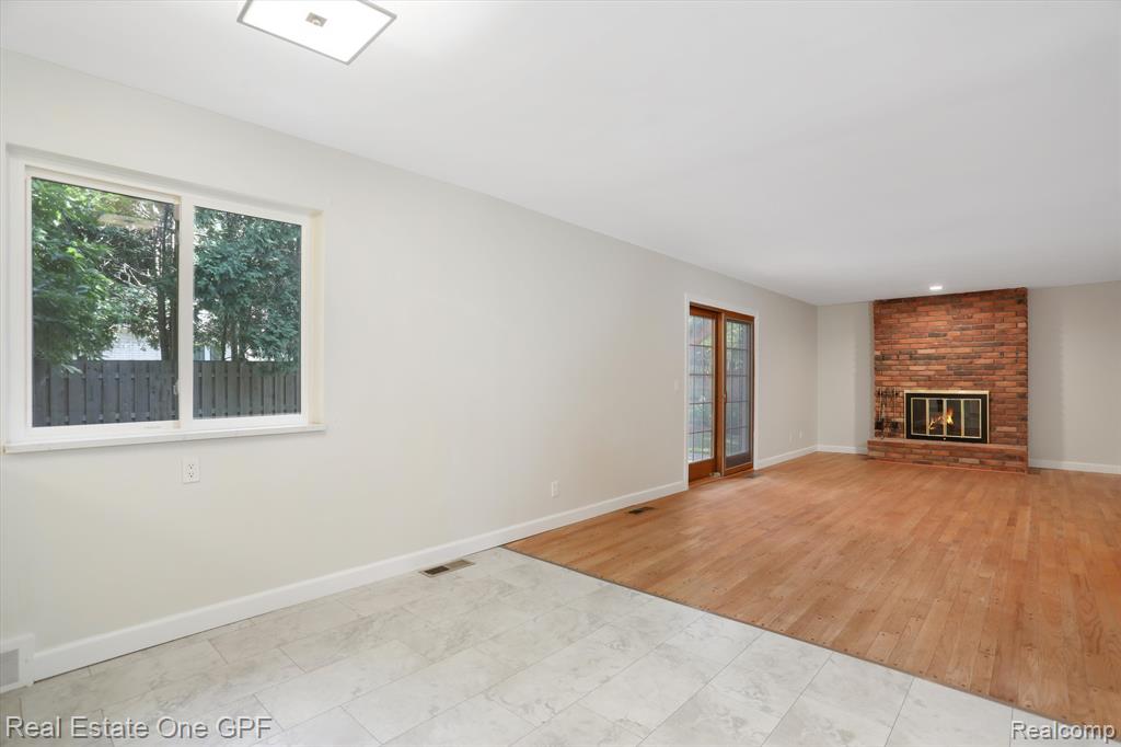 724 S ROSEDALE, Grosse Pointe Woods, MI 48236 — Photo 9