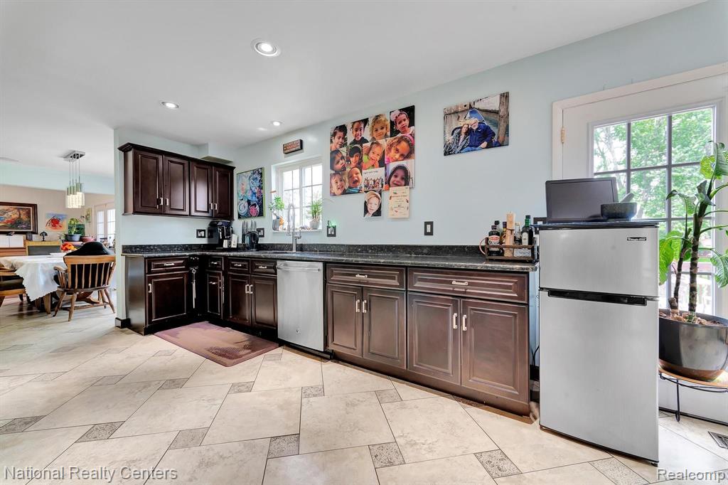 5450 Pocono Street, West Bloomfield, MI 48323 — Photo 23