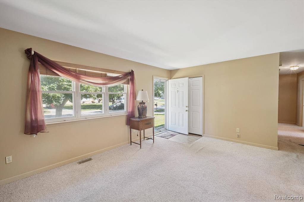 429 Cambridge Avenue, South Lyon, MI 48178 — Photo 6