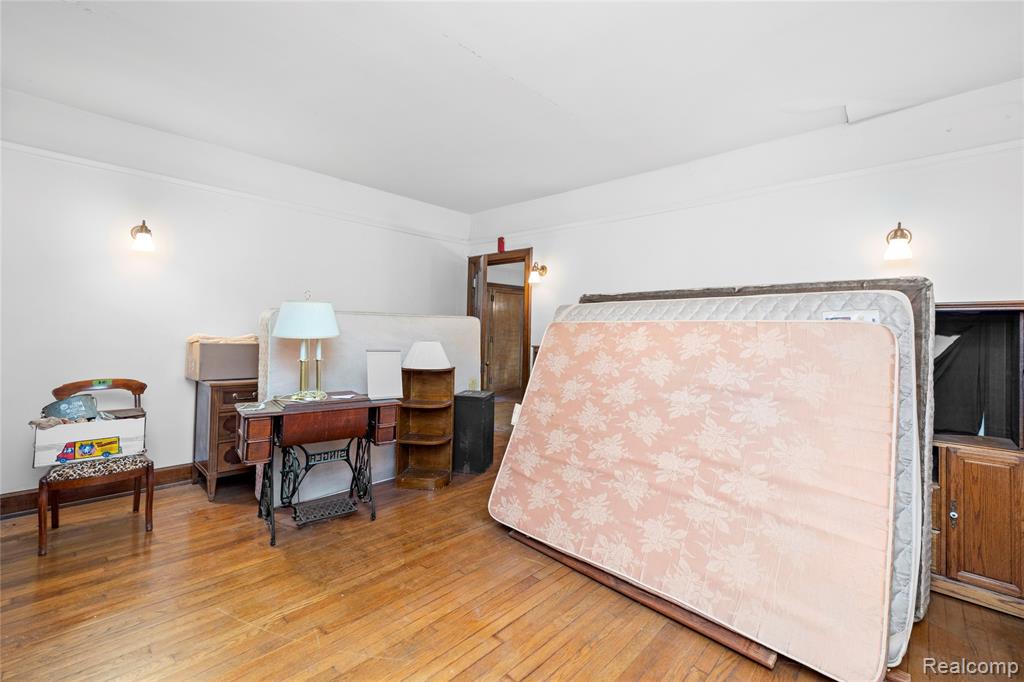 2475 Iroquois Street, Detroit, MI 48214 — Photo 77