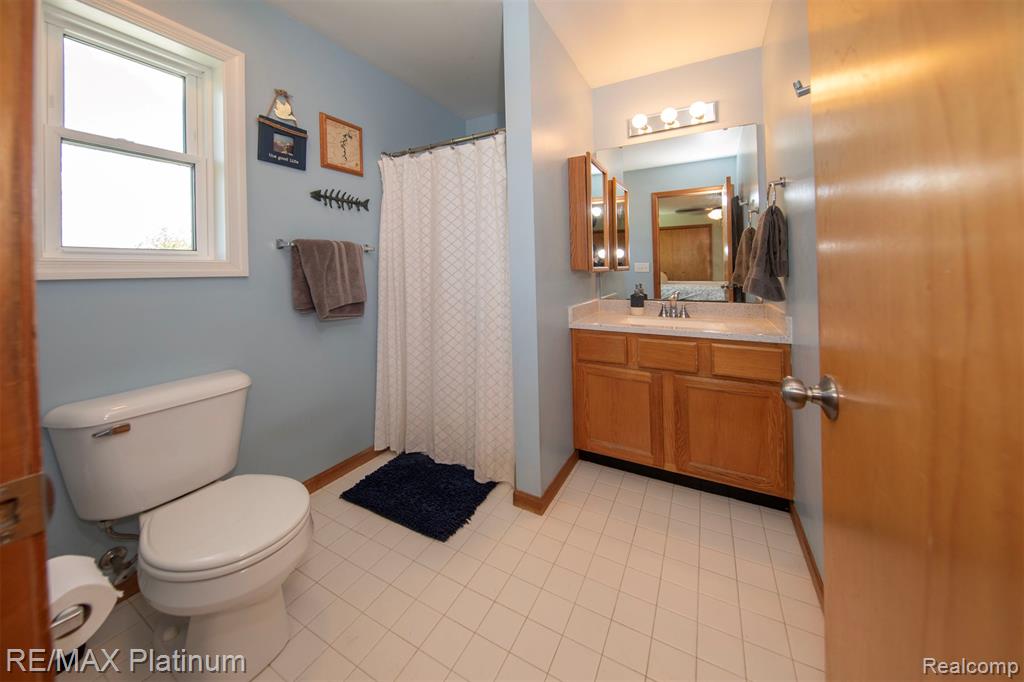 9633 Fairfax Drive W, Pinckney, MI 48169 — Photo 13