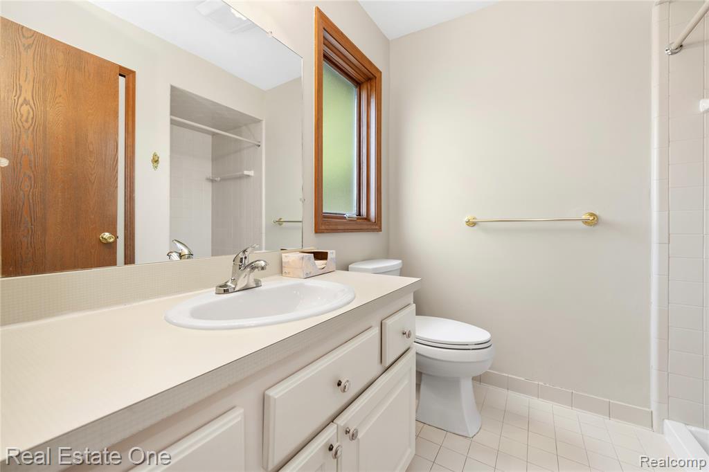 40444 La Grange Drive, Sterling Heights, MI 48313 — Photo 36