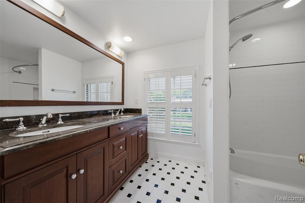 1019 N Cranbrook Road, Bloomfield, MI 48301 — Photo 24