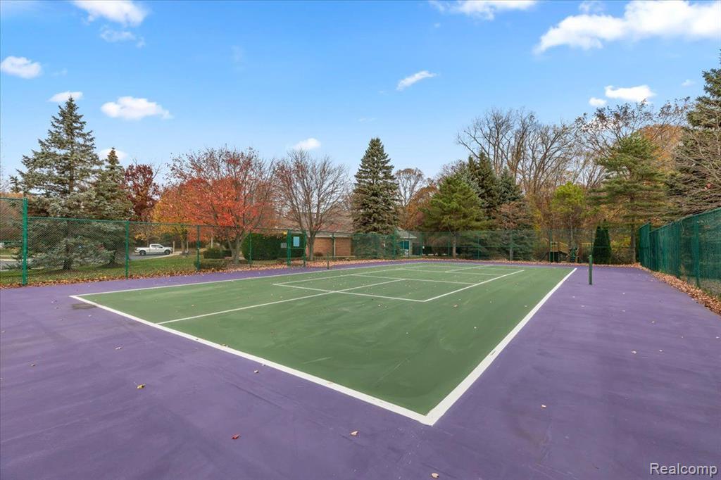 4648 BERKSHIRE Drive, Sterling Heights, MI 48314 — Photo 34