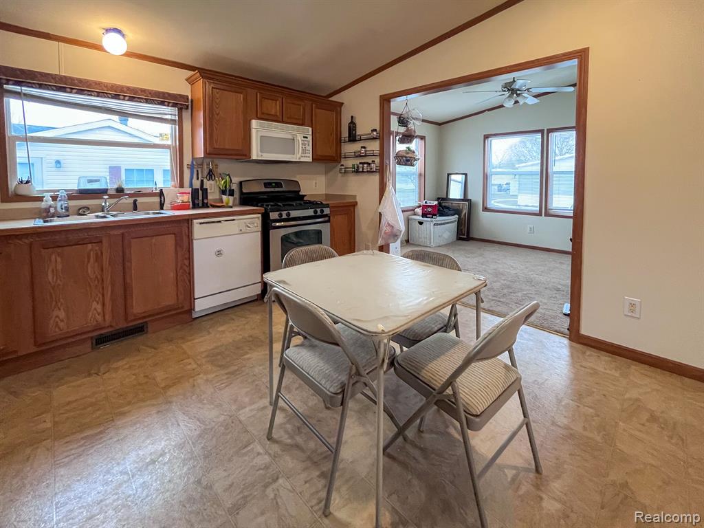 228 GREGORY MICHAEL BLVD, LOT#160, Dundee, MI 48131 — Photo 5