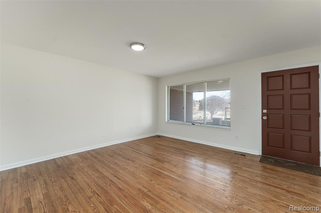 43303 Aspen Drive, Sterling Heights, MI 48313 — Photo 4