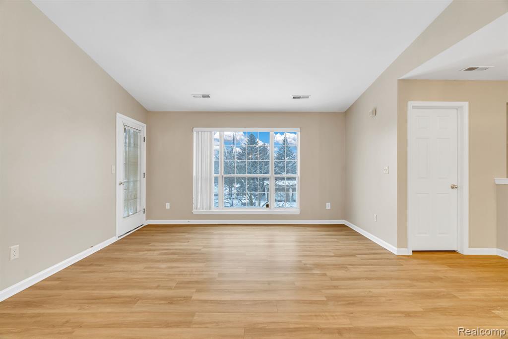 8208 Chesapeake Circle, Walled Lake, MI 48390 — Photo 11