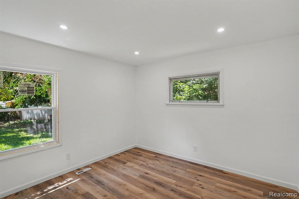 3217 W Cass Avenue, Flint, MI 48504 — Photo 11