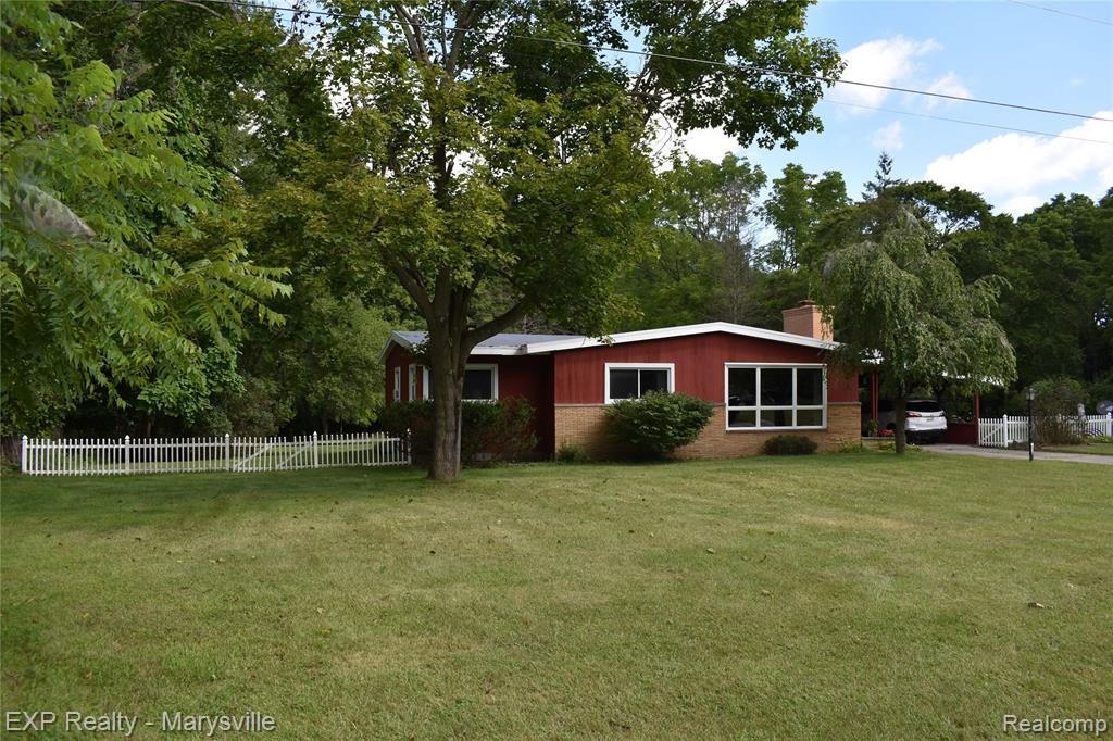 7710 Sparling Road, Wales, MI — Photo 2