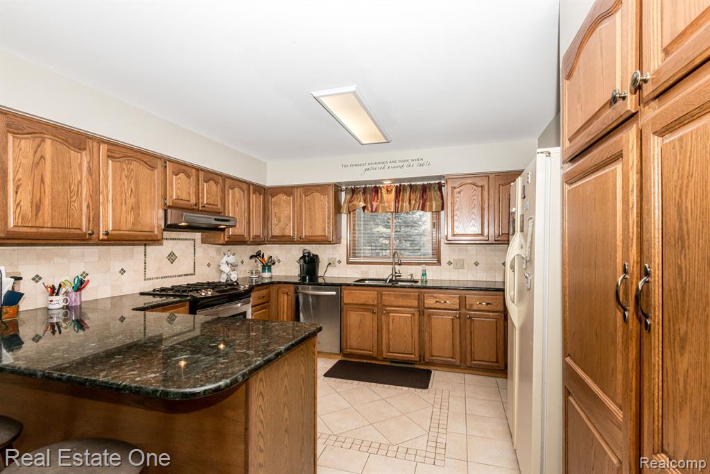 41344 Beacon Road, Novi, MI — Photo 35