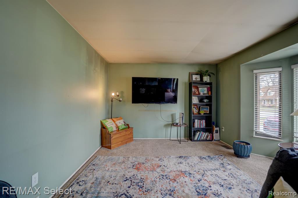 5176 BIRCHCREST Drive, Swartz Creek, MI 48473 — Photo 3